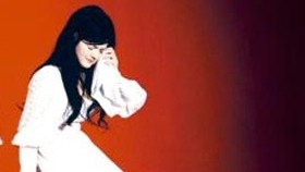 Meg White auf dem Cover von Elephant