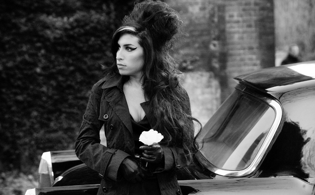 Amy Winehouse in ihrem Clip zu 'Back To Black'.