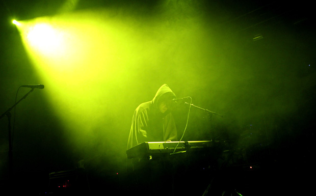 Nein, das ist kein Chemical Brother, sondern Conor Oberst von Bright Eyes.