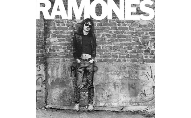 Und da war es nur noch einer. Tommy Ramone ist als einziges Gründungsmitglied der Ramones noch am Leben.