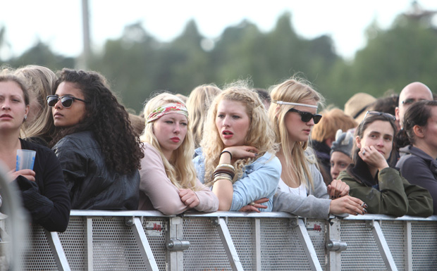 Hatten wir schon erwähnt, wie viele Stirnbänder auf dem Festival zu sehen sind?