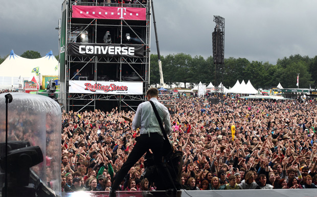 Auf diesem Bild mit den Hives schön zu sehen: am Rolling Stone kommt eben keiner vorbei.