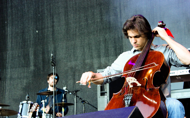 Die Bühnenbesetzung von The Hidden Cameras wechselt ständig und besteht aus bis zu 20 Musikern. Beim Immergut waren sie ...