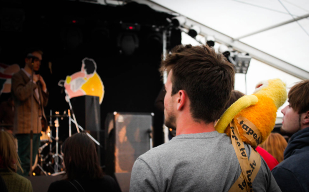 Im Hintergrund Vierkanttretlager vor ihrem Konzert am Freitag.