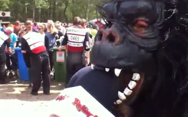 Mit der Hurricam interviewten wir auf dem Hurricane Besucher, Künstler, Lotsen und Affen.