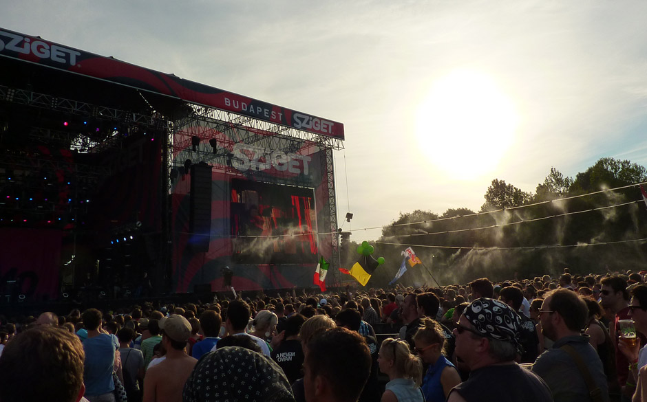 ... auch Glasvegas, Hurts, Korn, The XX, The Stone Roses, The Horrors, Snoop Dogg und The Killers.