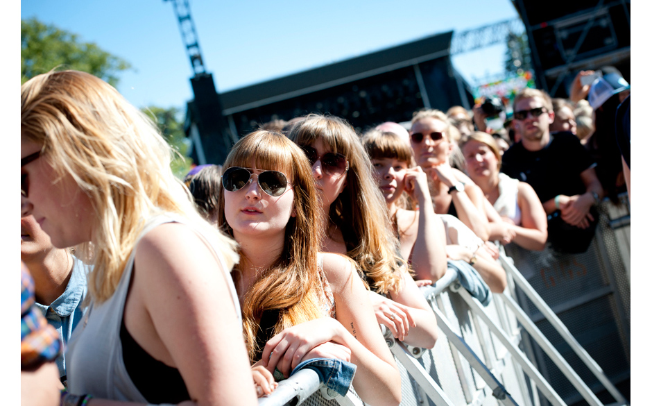 Das Publikum wirkt bisweilen, als wäre es frisch aus der Vogue gestiegen. Aber so falsch ist das gar nicht: Viele Modeblo...
