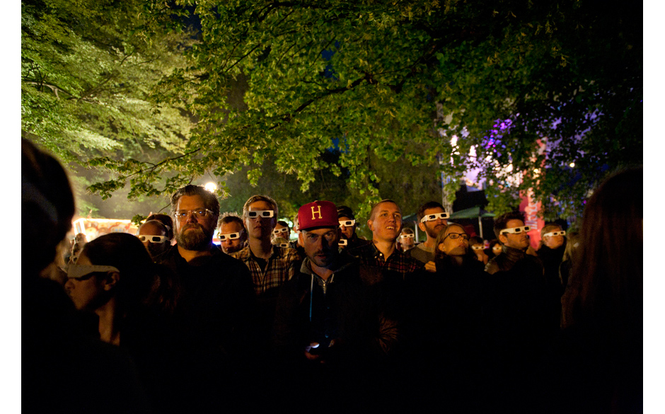 Wunderschön, wie die Baumwipfel des Parks gegen Abend illuminert wurden.