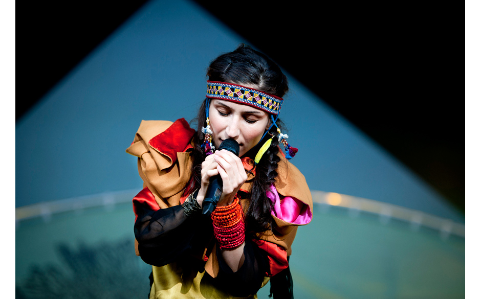 "Some Die Young" könnte musikalisch selbst im Formatradio laufen...