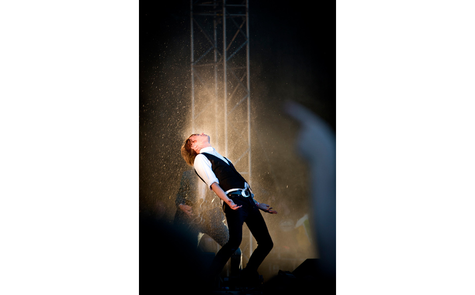 Aber Dennis Lyxzén scheint sich da sehr wohl zu fühlen.