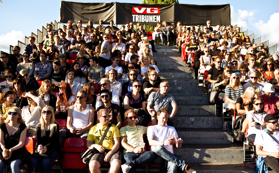 Die Tribüne bei Metronomy - die ja eigentlich nicht wirklich Sitzmusik machen. Vielleicht war es einfach noch ein wenig z...