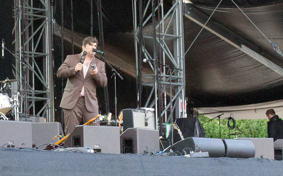 Leider ein wenig verheizt der Gutste. Man hätte sich noch ein paar Lieder mehr gewünscht von ihm.