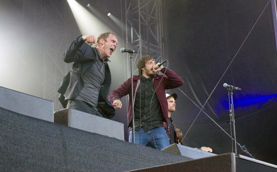 Casper sang "Und Jay-Z singt uns ein Lied" und "XOXO" mit Thees Uhlmann.