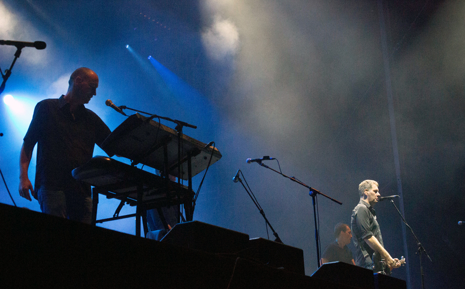Oder liegt es einfach daran, dass zwei Kettcar-Mitglieder und nur ein Tomte-Mitglied zum Grand Hotel-Stamm gehören? Und m...