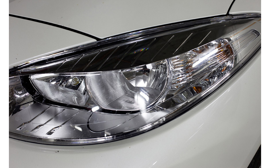 Headlight (b)