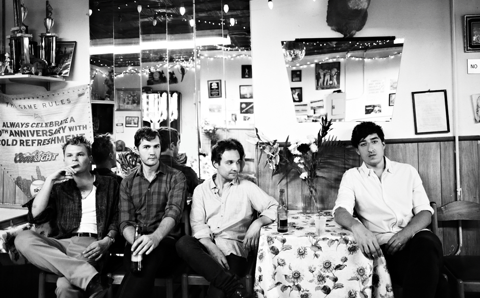 Die Band entfloh der Großstadt nach Texas und Cape Cod, um zehn Songs zu aufzunehmen, bei denen unruhige Riffs und schepp...