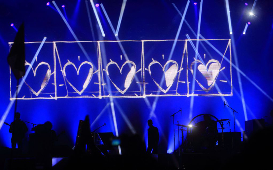 Kitsch as Kitsch can... Fünf Herzen zu "Human".