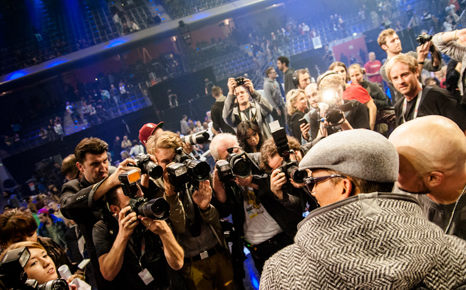 Die Fotografen kümmern die Buh-Rufe nicht – das Publikum hat die Halle bereits verlassen
