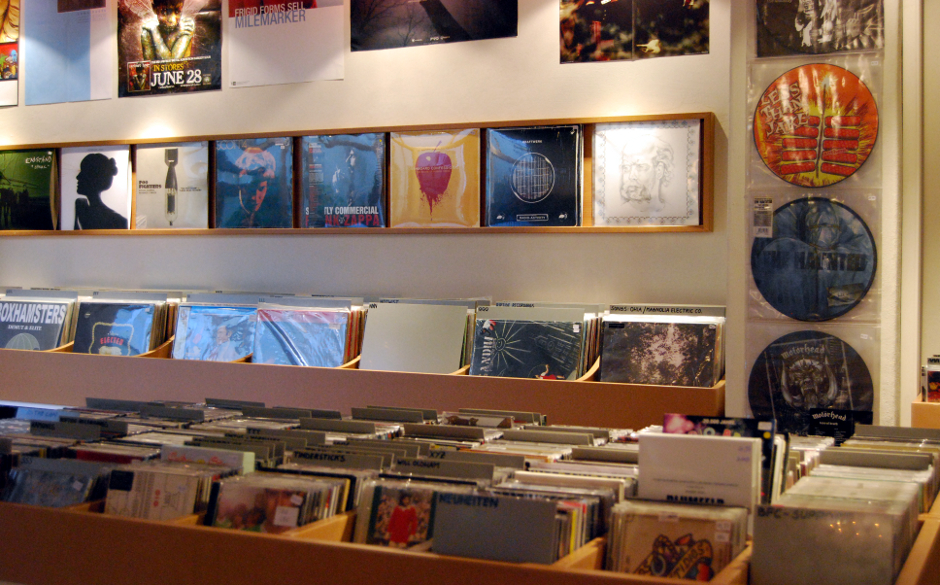 Wie jede Woche reisen wir in unserer Albenvorschau wieder durch die Plattenläden des Landes. Heute empfehlen wir einen Be...