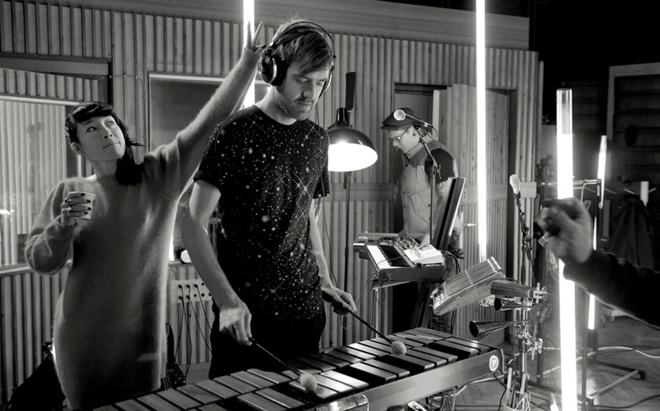 Gute Laune auch bei der zweiten Folge der neuen Musiksendung "Aufnahmezustand", die seit Samstag auf zdf.kultur läuft. Di...