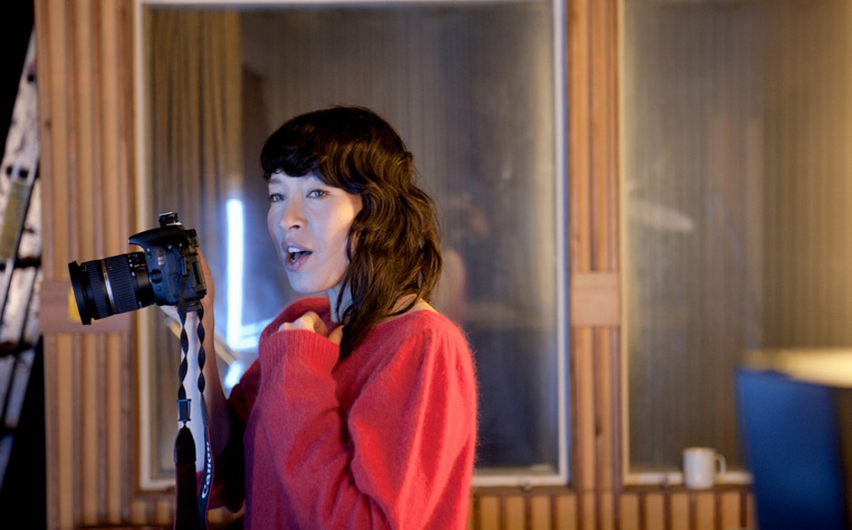 Die hier gezeigten Fotos machte für uns Erik Weiss, der bei allen Folgen exklusiv am Set fotografieren konnte. Aber auch ...