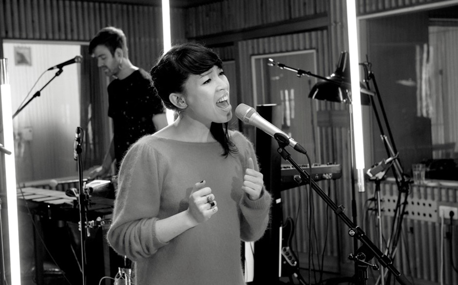 Yukimi Nagano singt.