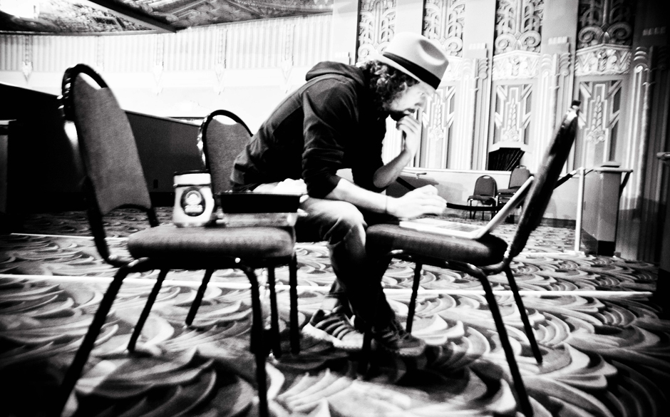 Eine Stunde vor der Show im Wiltern-Theatre in Los Angeles noch eben die Probleme mit der Setlist lösen.