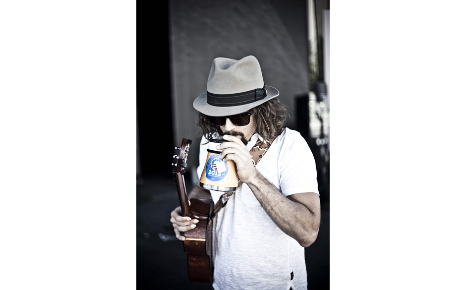 Noch eben heißen Tee trinken, um sich für die vierte Show in fünf Tagen zu rüsten.