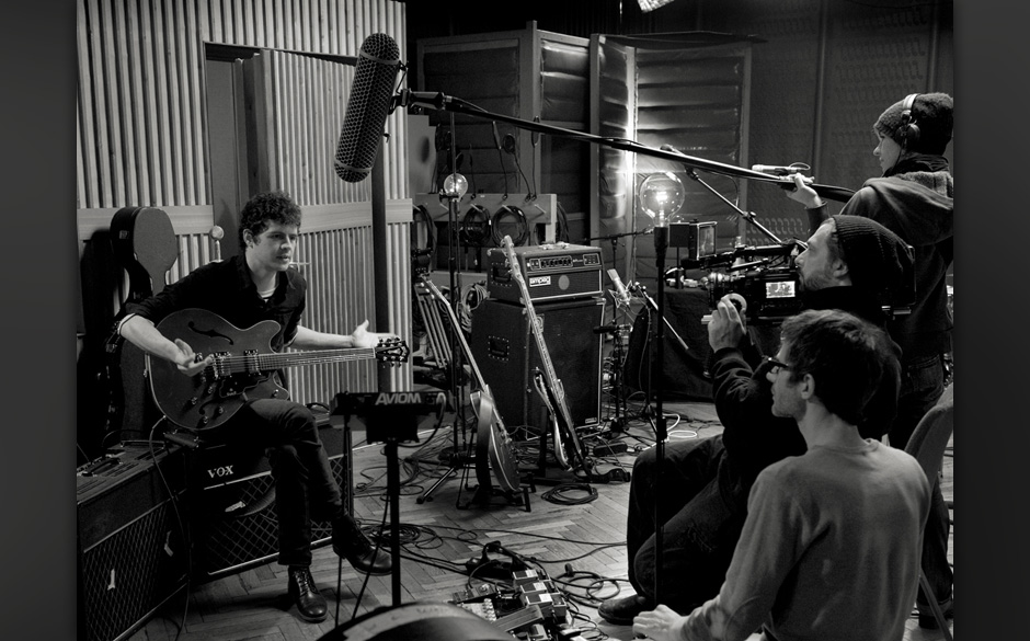 Nicht so einfach, dabei noch ganz entspannt und natürlich zu bleiben... Aus den Wollmützen schliessen wir, dass es Im St...