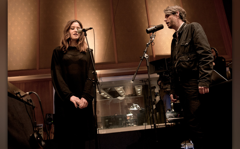 Dillon und Dirk von Lowtzow performen exklusiv für AUFNAHMEZUSTAND gemeinsam den Song "Tip Tapping".