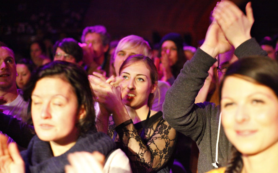 Twin Shadow im Bahnhof Ehrenfeld in Köln am 06. November 2012