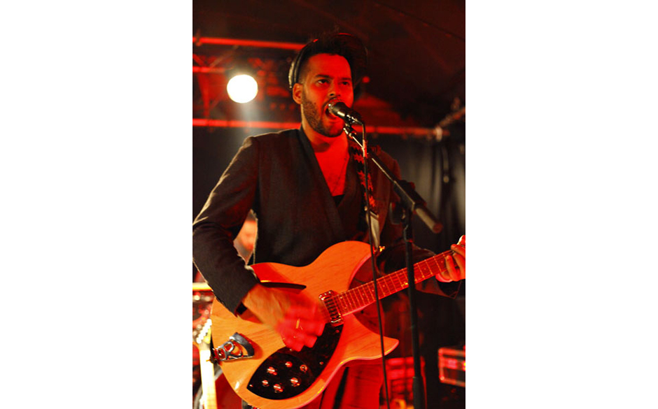 Twin Shadow im Bahnhof Ehrenfeld in Köln am 06. November 2012