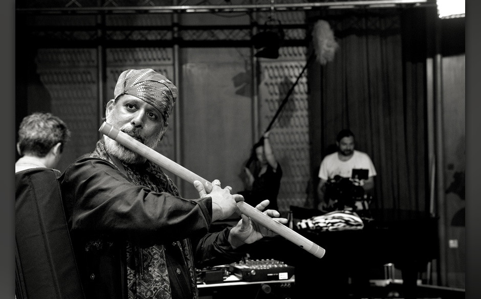 Die jüngeren Mitglieder der Rajasthan Roots nennen ihn liebevoll "Baba" (auf deutsch "Vater" oder "Grossvater").