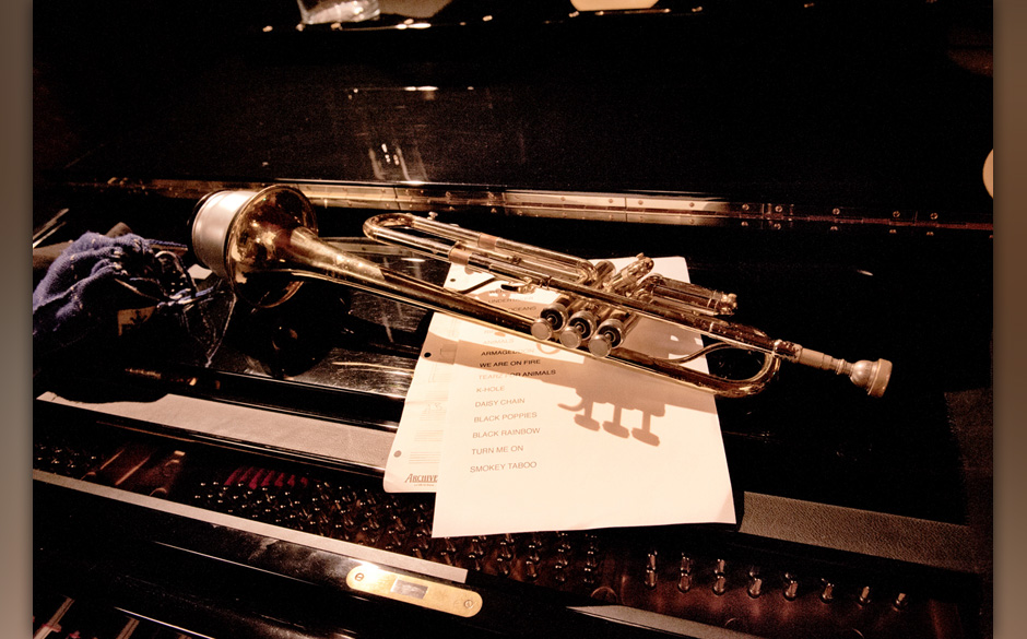 Trompete mit Dämpfer. Das kündigt jazzige Klänge an.