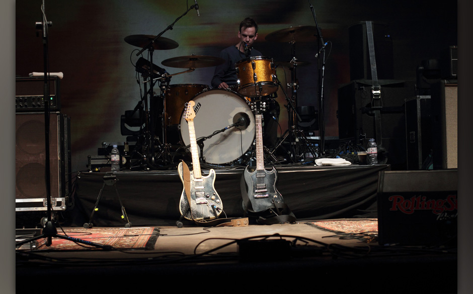 Die Gitarren von Kettcar stehen hier noch ganz verlassen herum.