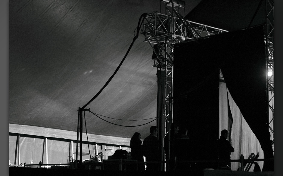 Ja, so sah das aus, wenn man die Zeltbühne betrat.