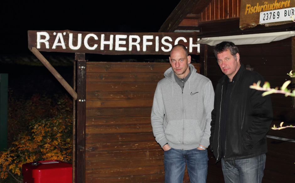 Kein Besuch auf dem Rolling Stone Weekender ohne ein leckeres Fischbrötchen! Das wissen auch Kettcar. Immerhin hat Lars W...