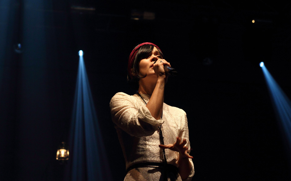 Wir haben aufgepasst. Trotz des Multitaskings blieb Natasha Khan immer im Takt.