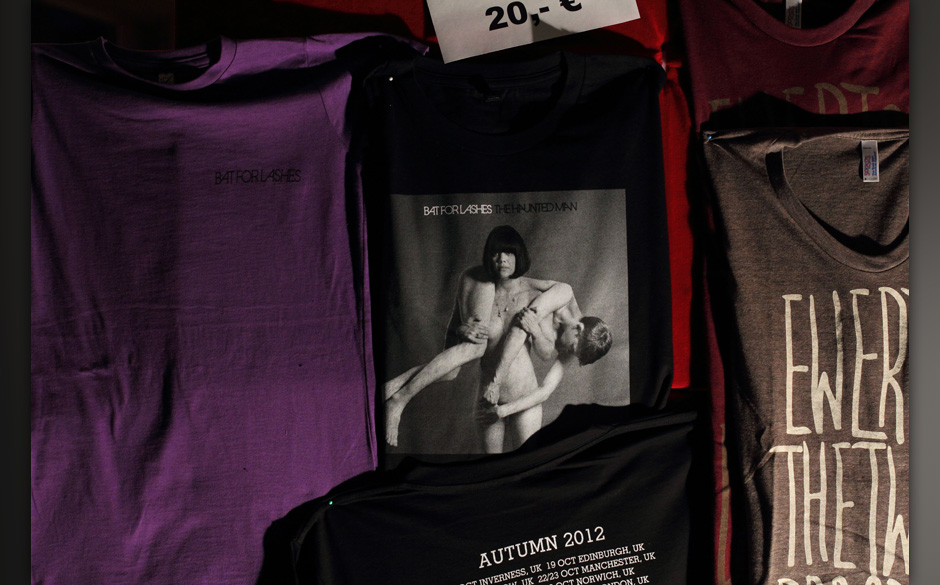 Da hat man einfach die Alben-Artwork zweit verwertet.