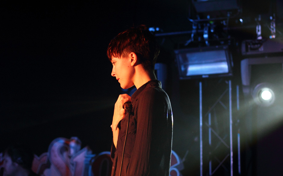 Im Interview, das wir kurz vor ihrem Auftritt mit Channy von Poliça führten, verriet sie uns, dass die Band vier neue So...