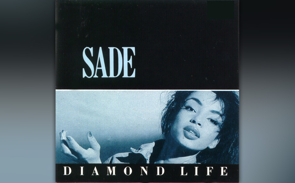 Die Chanteuse hauchte dazu unerreichbar "Smooth Operator". Perkussiv und mit Saxofon gab die Band den Sound für den Rest ...