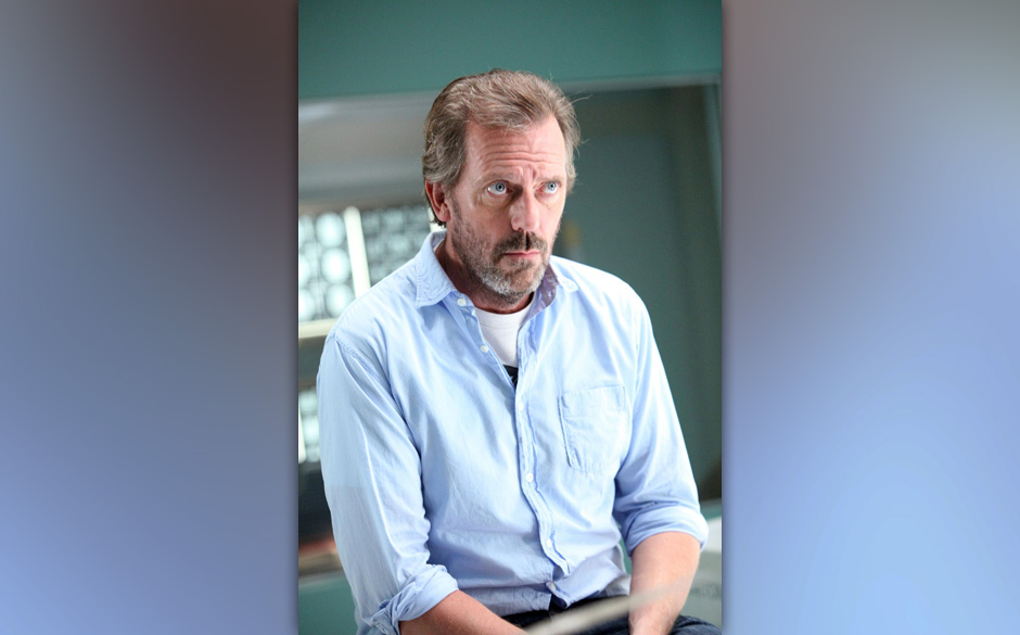 Staffel 8:
Als Probleme mit einem dringend benötigten Transplantationsorgan auftreten, läuft House (Hugh Laurie) die Zei...