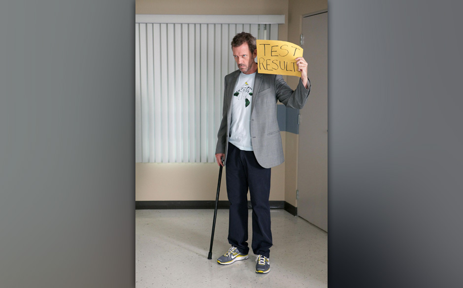 Staffel 7:
Obwohl ein dramatischer Fall im Krankenhaus seine ganze Aufmerksamkeit fordert, hat House (Hugh Laurie) groﬂe...