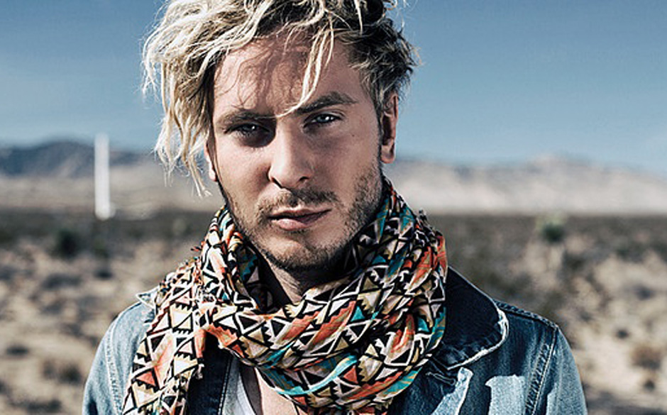 9. Finn Martin: Change"

Junger, schlampert gekleideter Zausel singt hoffnungsfrohe Frischwärts-Hymne zu Bummbatsch-Backb...