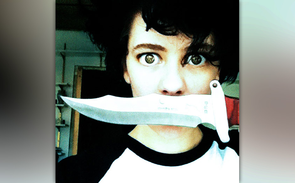 Kicks: Those Darlins - "Summer’s Dead".  Klingt wie eins dieser patentierten, Handclaps-getriebenen Garagenprodukte zw...