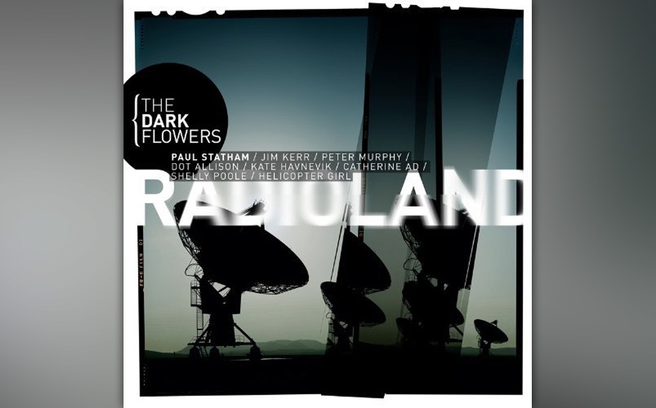 The Dark Flowers -
"Radioland".Am Ende weiß man nicht genau, was hier gespielt wird: die genial somnambule Fahrstuhlmusik...