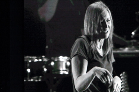 Fast leidend wirkt die Sängerin oft bei ihren Auftritten.