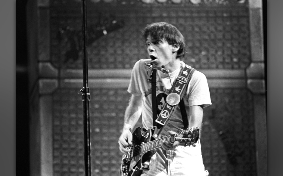 ein zittriger, melancholischer Tenor, der inmitten der exzessiven Feedbackorgien von Crazy Horse ebenso seinen Platz fand ...