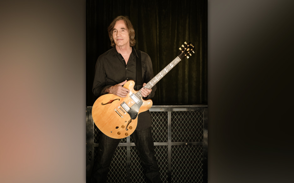 NICHT ZU VERGESSEN: Jackson Browne. Text von Arne Willander: 
In den Siebzigern war Browne ein Star und ein größerer Ver...