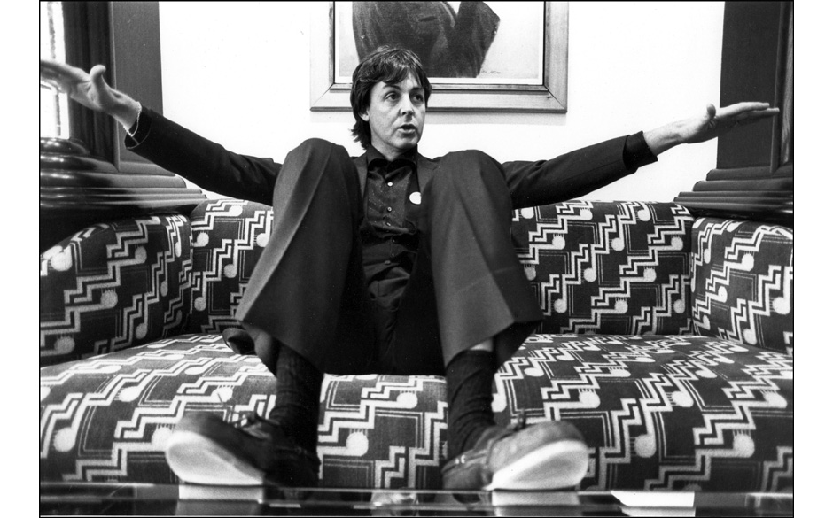 In Beatles-Songs wie dem fieberhaften „I’m Down“ oder Eigenkompositionen wie „Maybe I’m Amazed“ bewies McCartn...